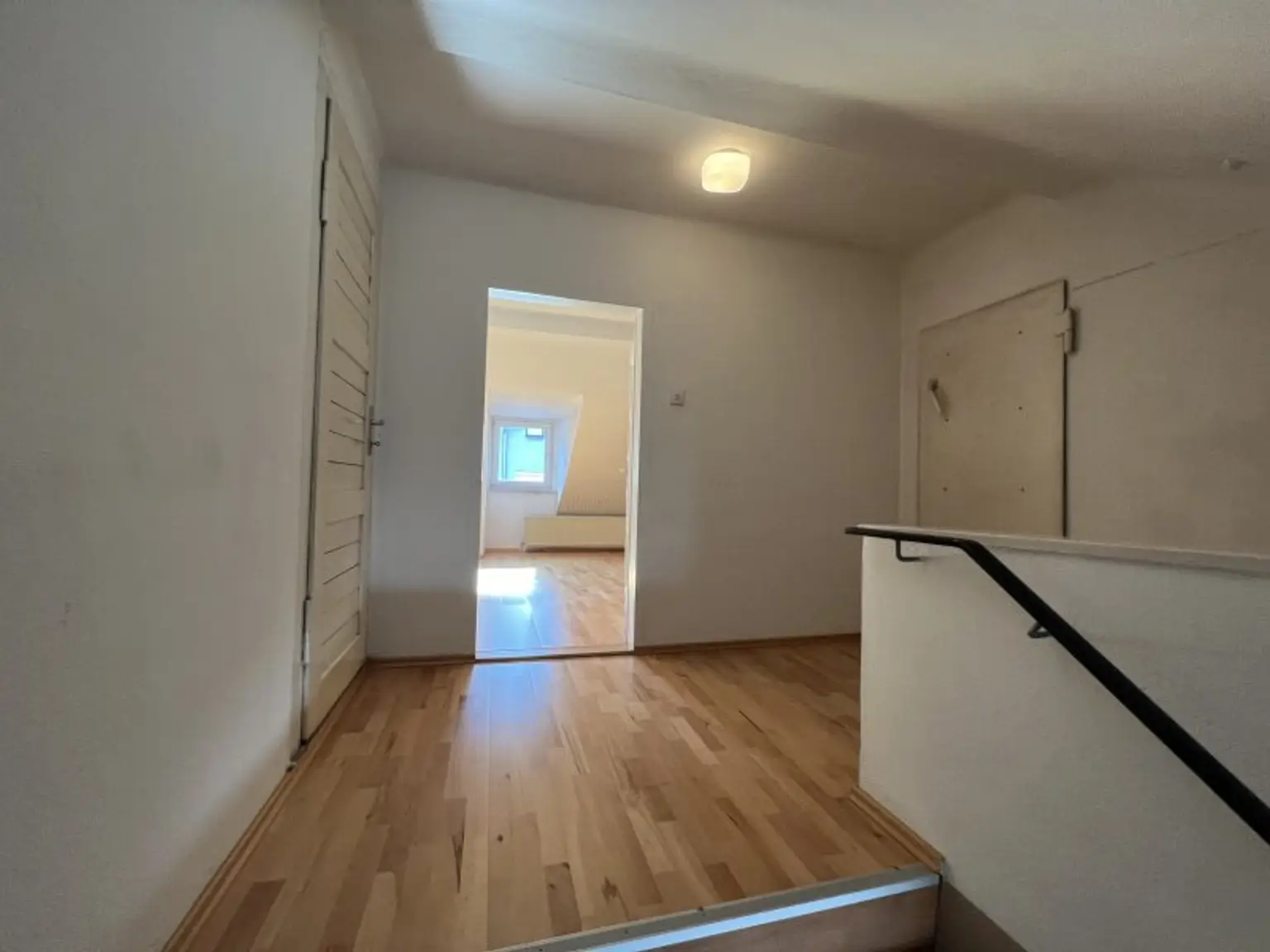 Attraktive Büro/Praxis in Wels: 7 Zimmer, Terrasse, Garage & Stellplätze! Ideal für Profis!