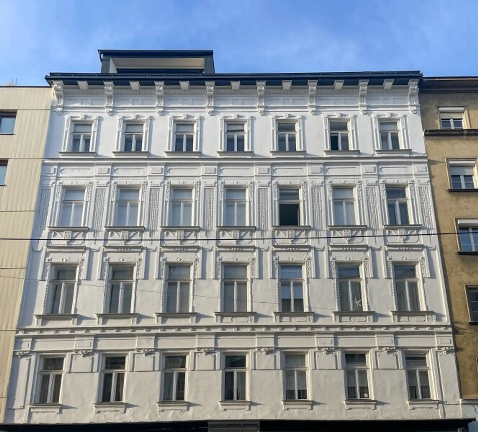 Exklusive Altbau-Residenz mit modernster Technik – hofseitige 2-Zimmerwohnung mit Balkon beim Naschmarkt