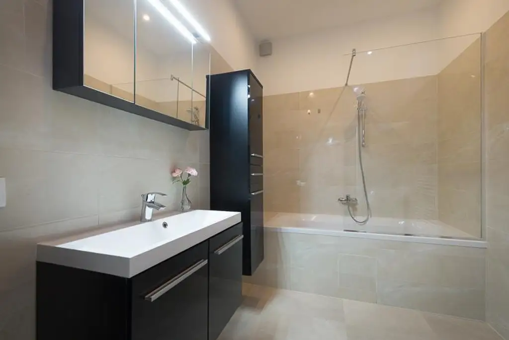 Stilvolle, neu renovierte 3-Zimmer-Wohnung in 1220 Wien