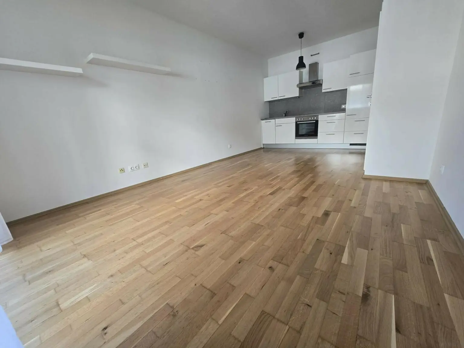 Schöne Zwei-Zimmer-Wohnung mit Balkon und ein Tiefgaragenstellplatz in ruhiger Lage!