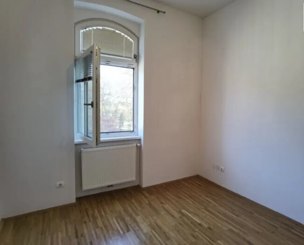 Provisionsfrei für den Mieter! 3-Zimmer-Wohnung in wunderschönem Altbau!