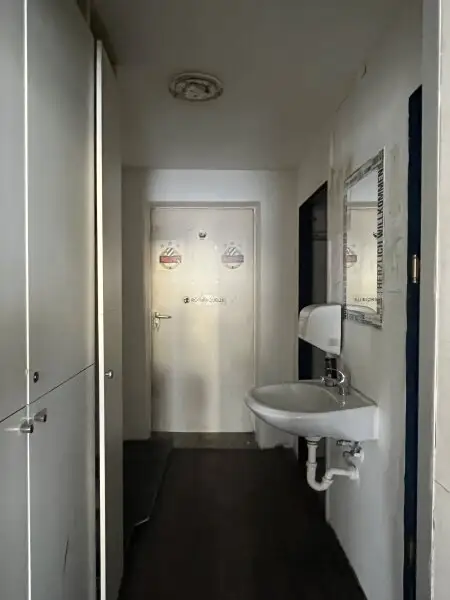 220 m² Geschäftsfläche für Büro/ Praxis/ Lokal mit großen Auslagenfronten nähe Hütteldorfer Straße!