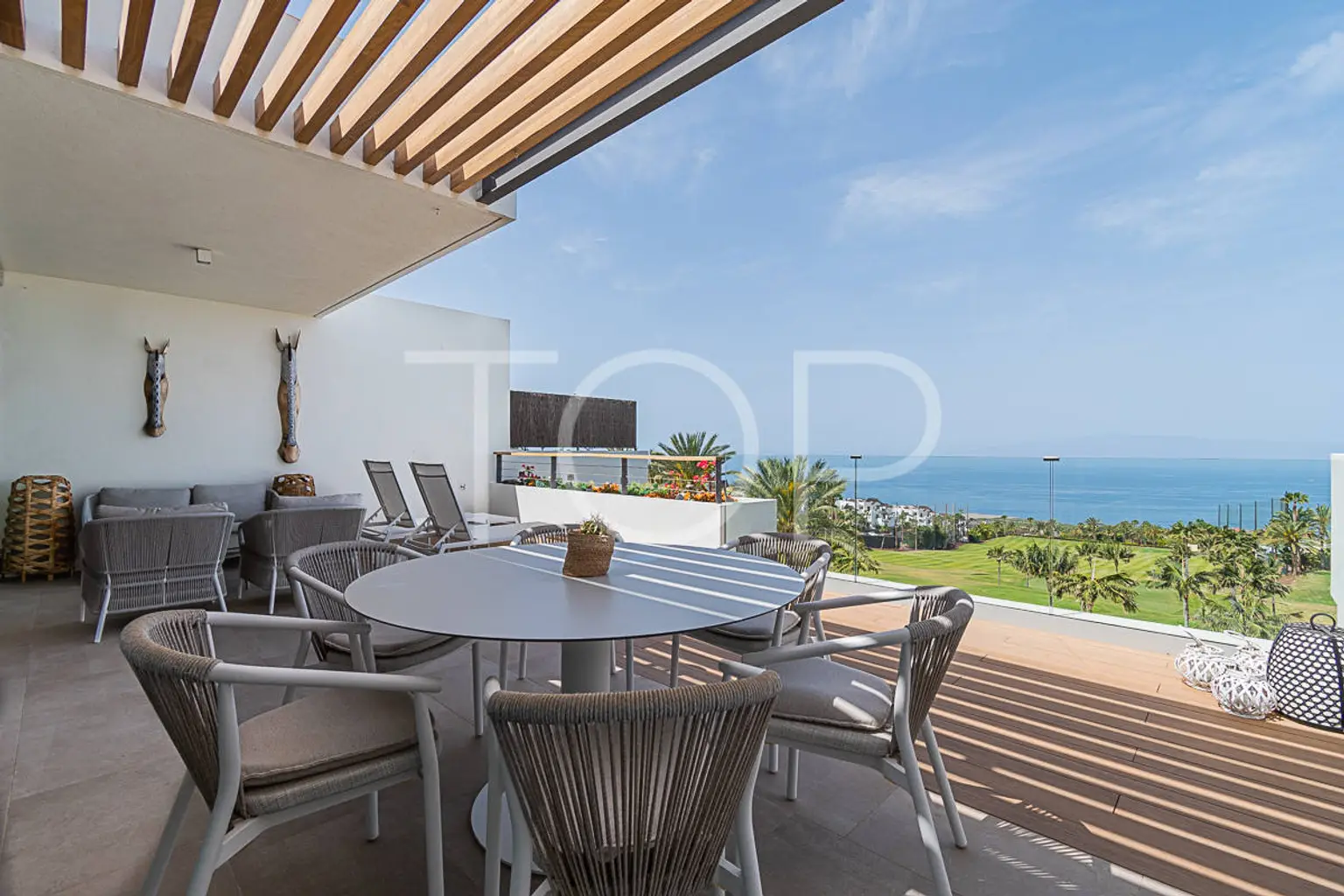 Exclusivo ático con fantásticas vistas al mar directamente en el campo de golf de Abama