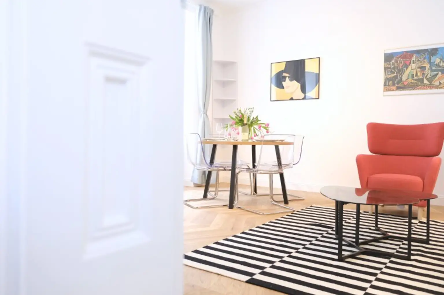 Wunderschöne und generalsanierte 2- Zimmer Altbauwohnung in Top Lage!!!