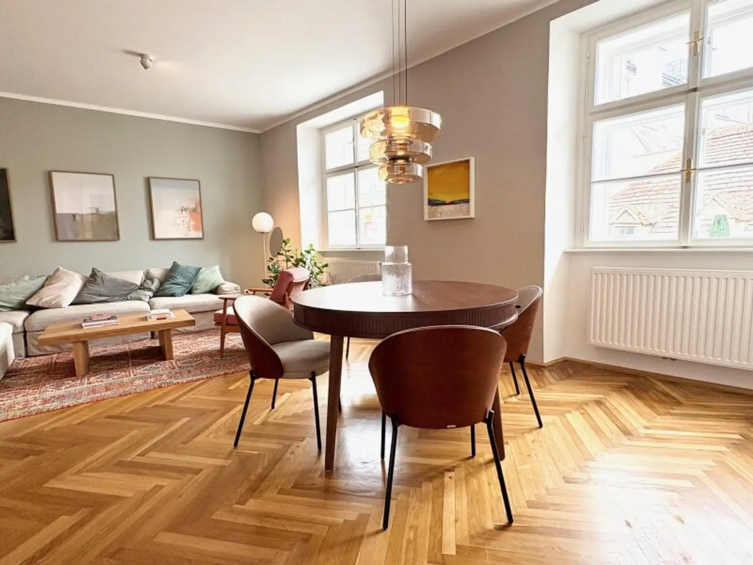 TRAUMHAFTE KLIMATISIERTE ALTBAUWOHNUNG MIT 2 BÄDERN UND BALKON - MÖBEL OPTIONAL