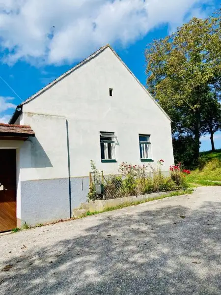Charmante Bauernhaushälfte in Hochwolkersdorf unbefristet zu vermieten !
