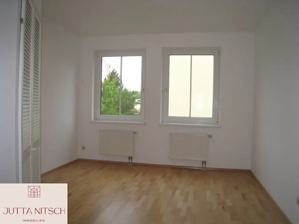 Gut geschnittene 3-Zimmerwohnung mit Loggia und Parkplatz - Wiener Neudorf