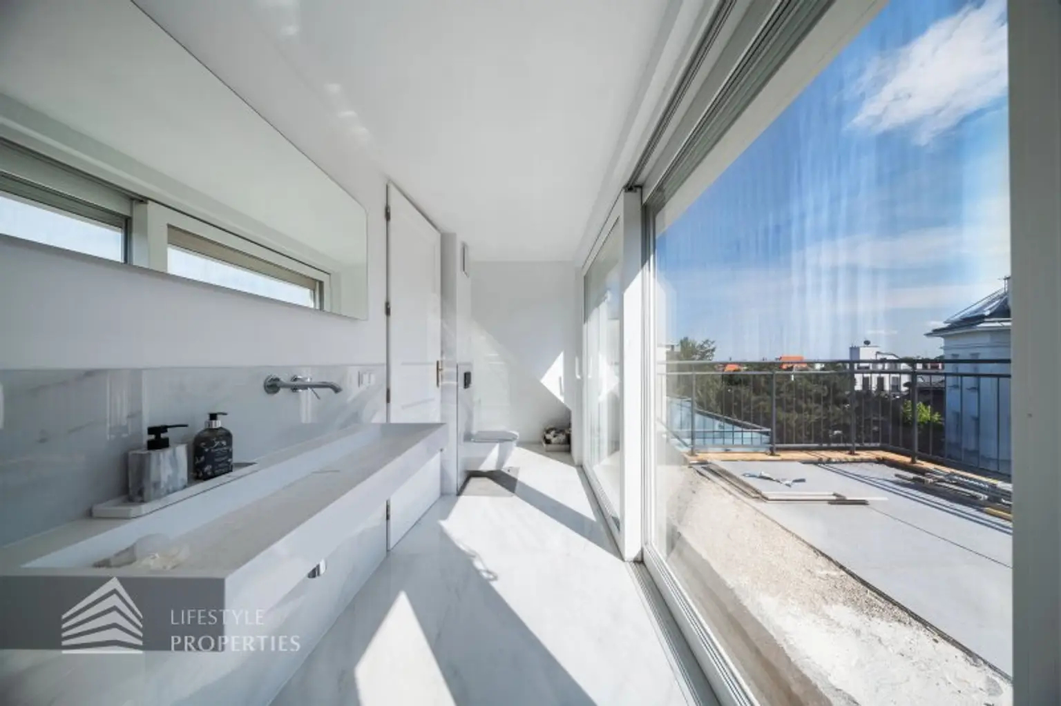Exklusive 3-Zimmer DG-Wohnung, Nähe Pötzleinsdorfer Schlosspark by Lifestyle Properties, Stock-im-Eisen-Platz 3