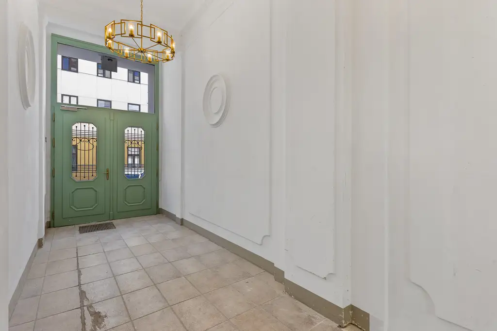 Sanierungsbedürftige Altbauwohnung inklusive Balkon