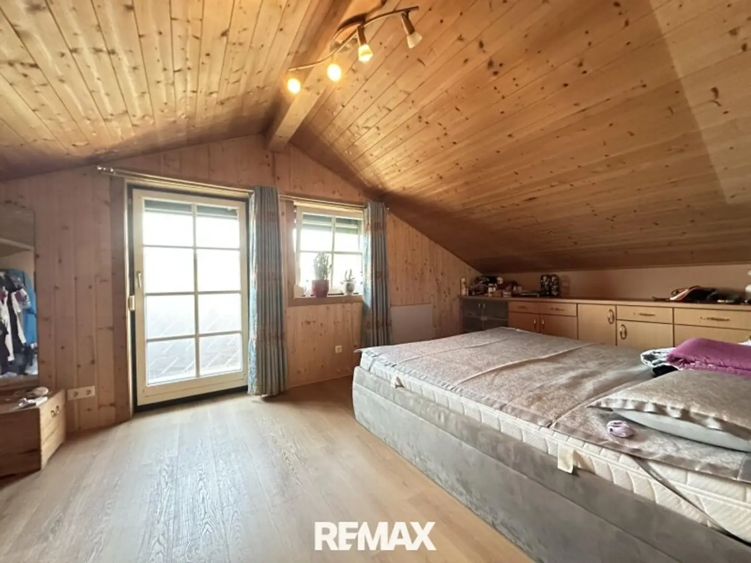 10 Schlafzimmer 1