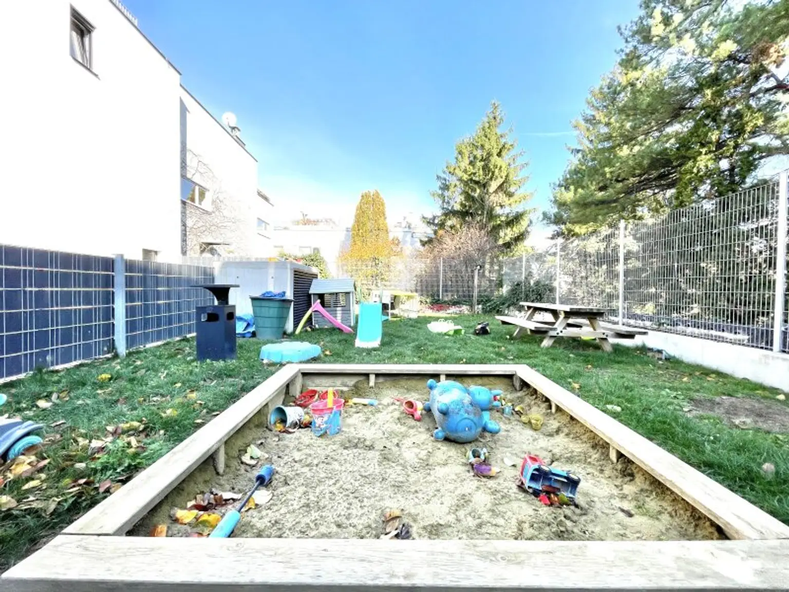 *Goldener Hirsch – Stilvolle 2-Zimmer-Wohnung mit Terrasse & Garten in der Ziedlergasse, 23. Bezirk*