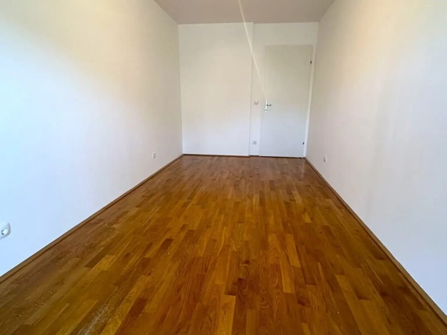 U3-NÄHE, LORYSTRASSE, sonnige 74 m2 Neubau mit 8 m2 Balkon, 2 Zimmer, Wohnküche, Wannenbad, Garage möglich, 3. Liftstock