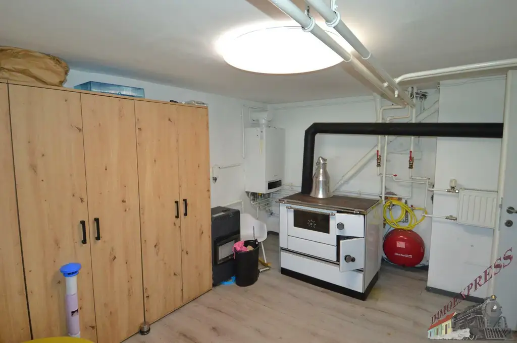 Einfamilienhaus in ruhiger Siedlungslage mit schönem Garten und Solaranlage