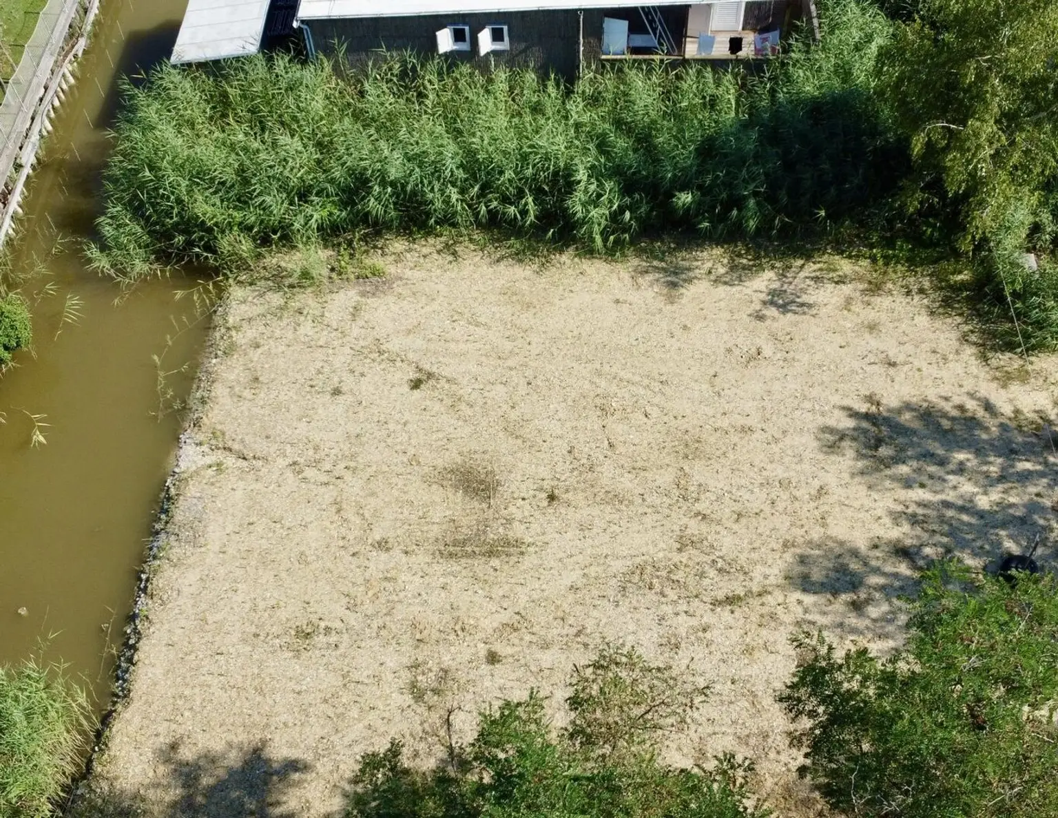 Traumhaftes Baugrundstück mit direktem Seezugang in Neusiedl am See im Refugium