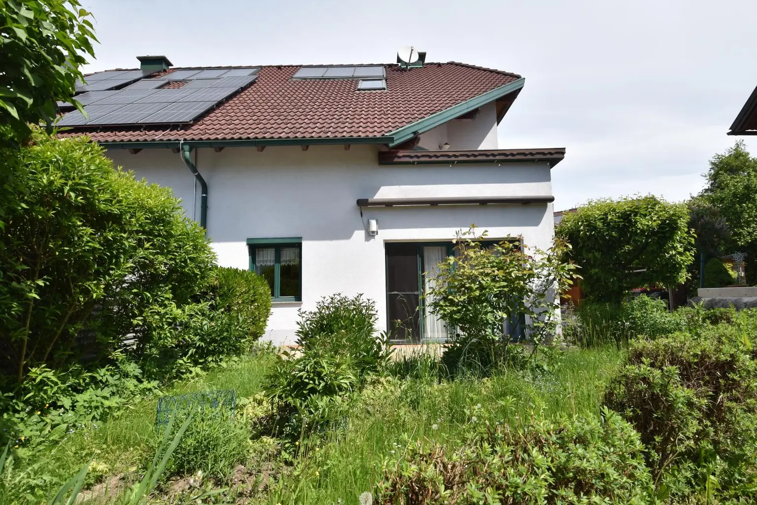 Doppelhaushälfte mit Garten & Carport - in beliebter Lage
