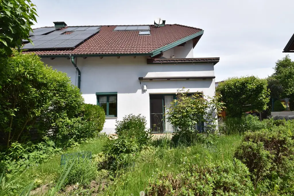 Doppelhaushälfte mit Garten & Carport - in beliebter Lage