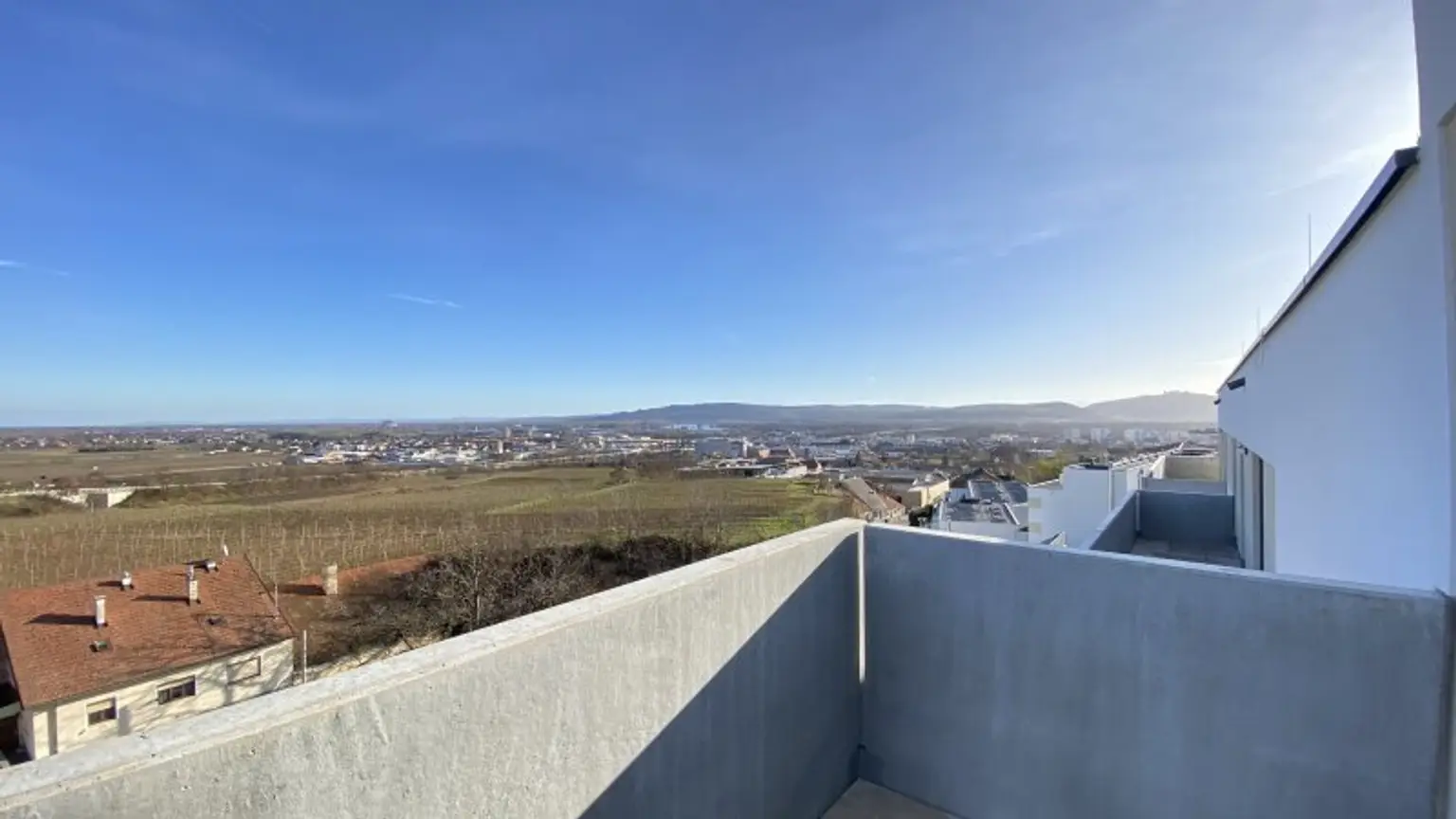 Neubau Erstbezug Moderne Zwei Zimmer Wohnung mit fabelhafter Aussicht
