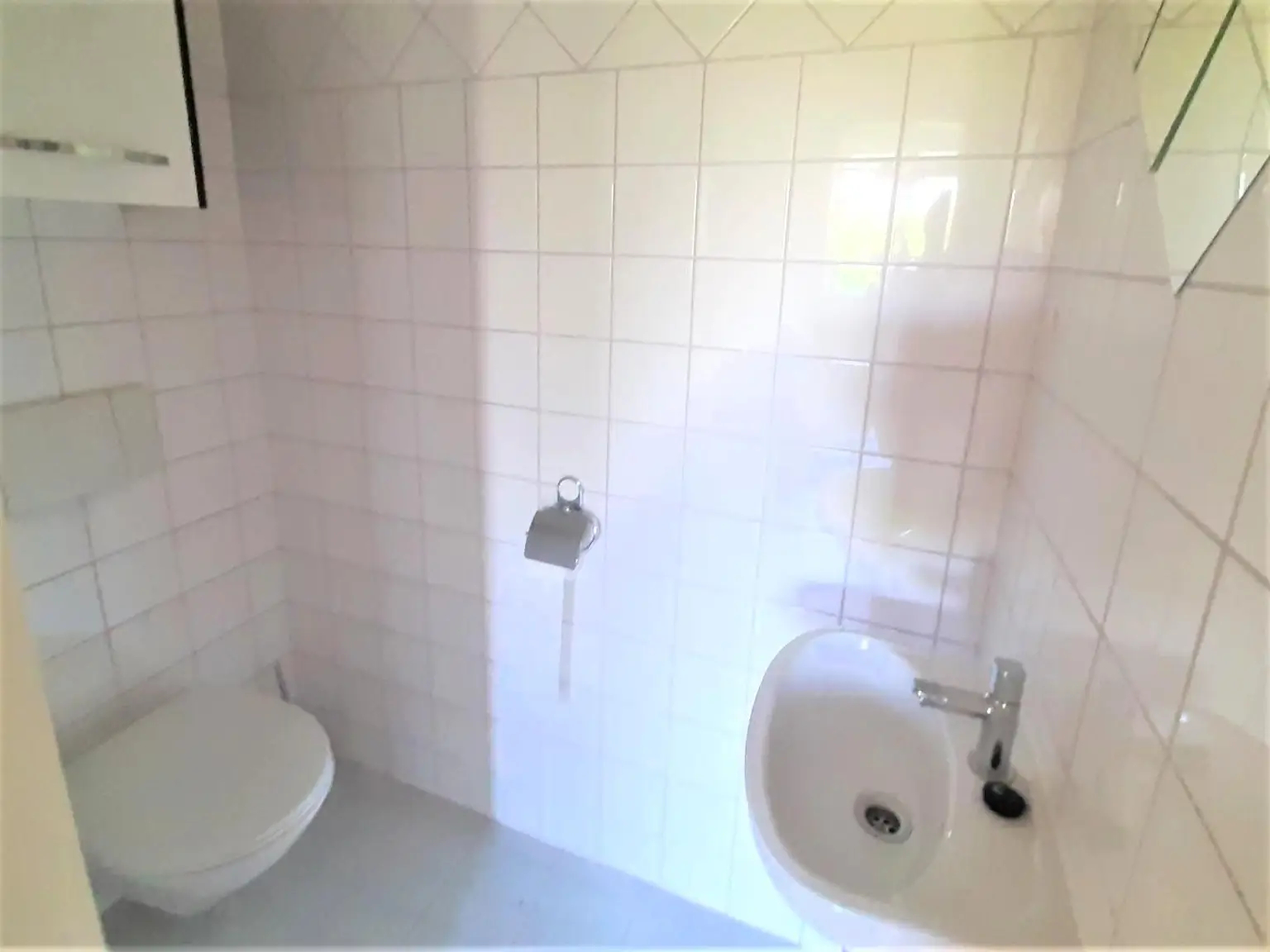 WC mit Handwaschbecken