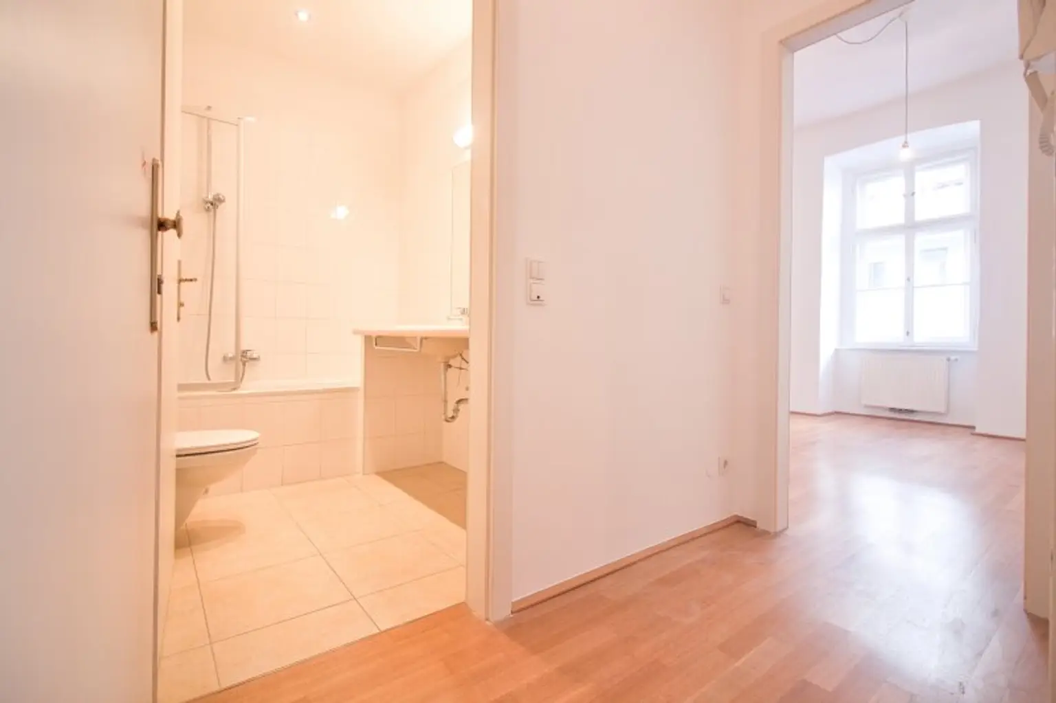 Charmante Altbau-Wohnung in denkmalgeschütztem Haus | sehr gepfleger Zustand