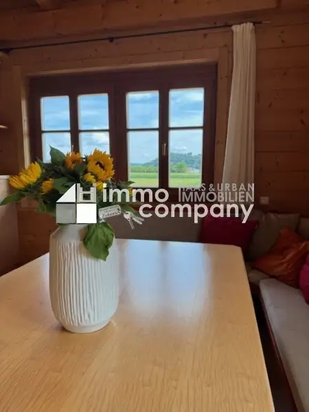 Großzügiges Wohnhaus mit Büro bzw. Ordinationsräume, top gepflegt! In 9 Minuten am Attersee!