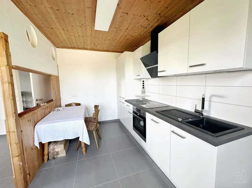 Charmanter Bungalow auf großzügigem Grundstück mit Seeblick
