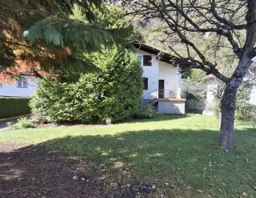 Großzügiges Grundstück mit Altbestand für Ihre individuellen Gestaltungsideen