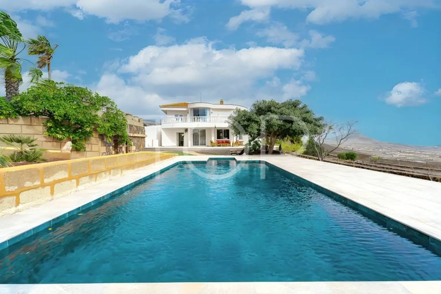 Finca con vistas panoramicas y una villa de lujo con piscina en San Miguel