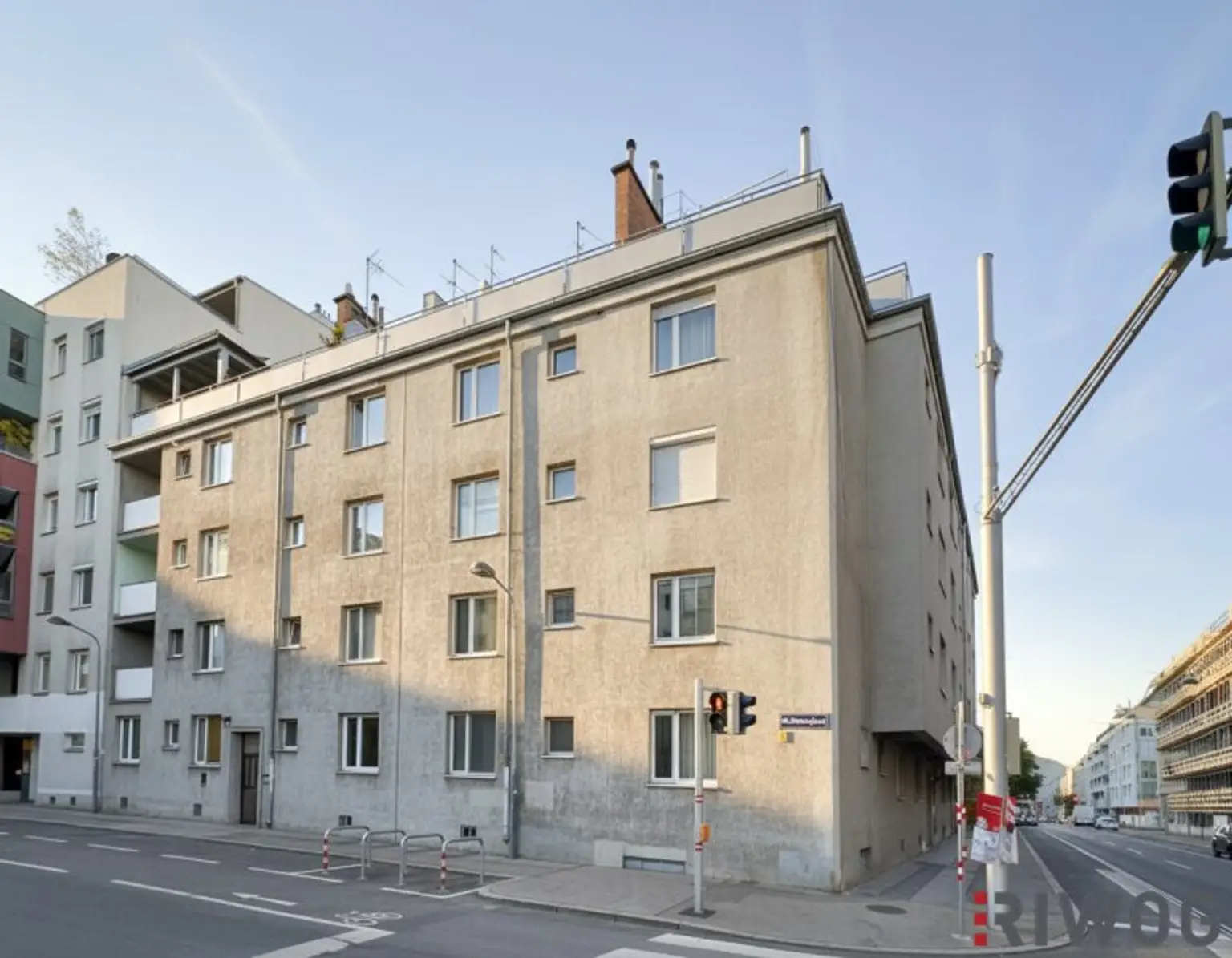 ERSTBEZUG nach Sanierung I 2 Zimmer Wohnung mit Loggia I Tischler Einbauküche inkl. Siemensgeräte I Alte Donau I Donauzentrum