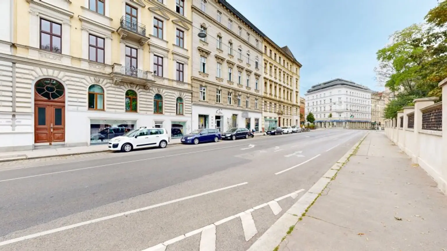 Große und klassisch schöne Altbau-Wohnung | 5 Zimmer | 2 Bäder | Lift | am Liechtensteinpark