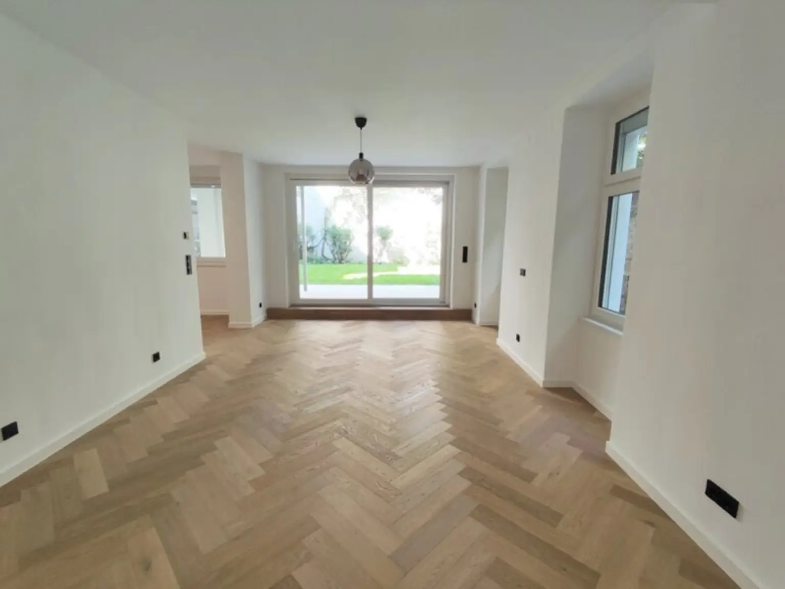 Gartenwohnung in der Krongasse! Erstbezug in liebevoll saniertem Altbauhaus - Top04