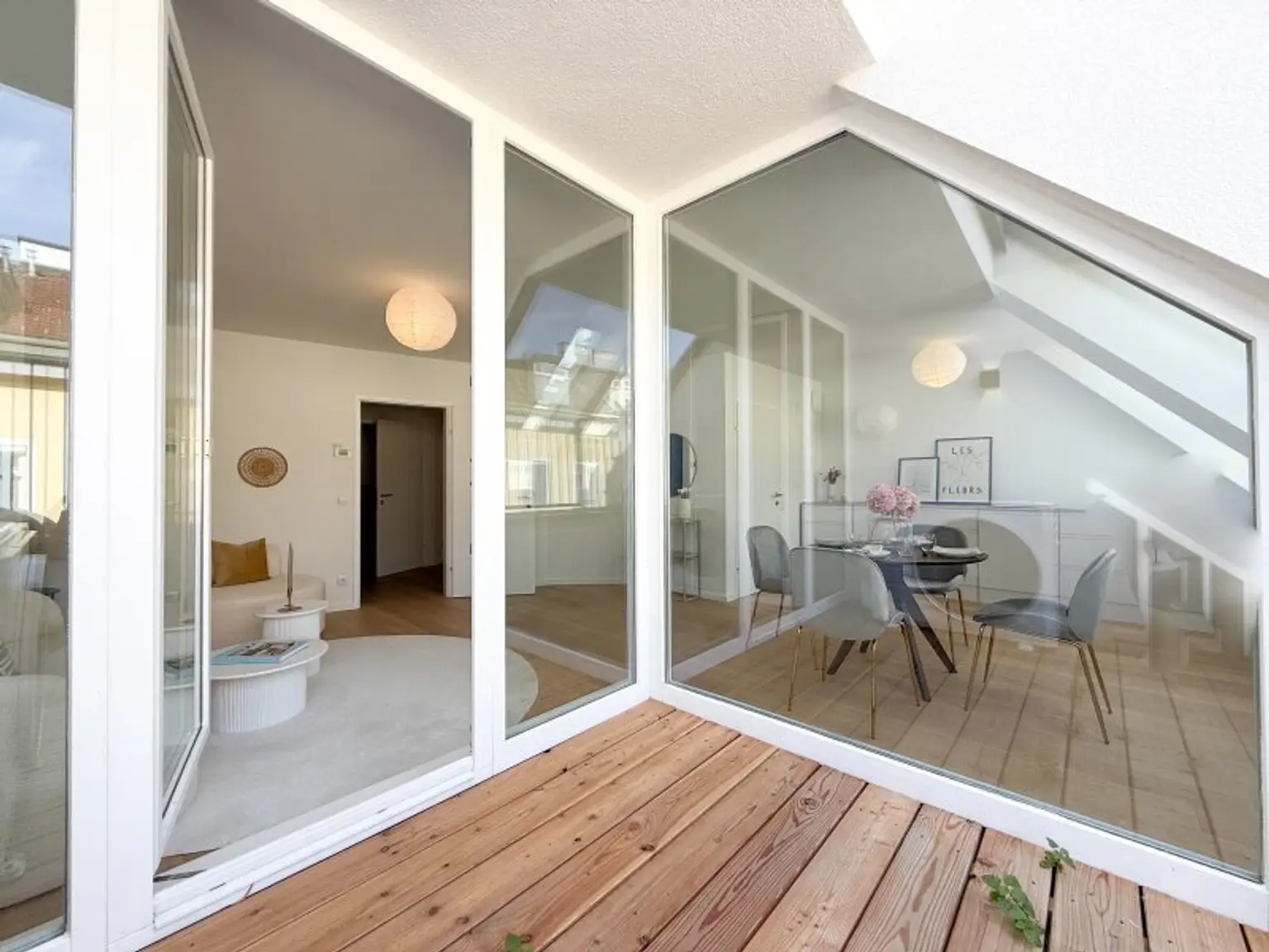 Lichtdurchflutete Dachgeschoss-Maisonette mit Terrasse in begehrter Lage Währings