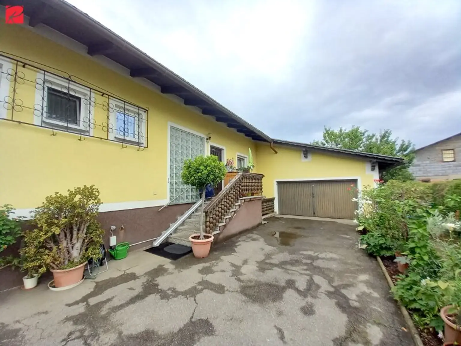 Sanierungsbedürftiges Haus mit großzügigem Garten