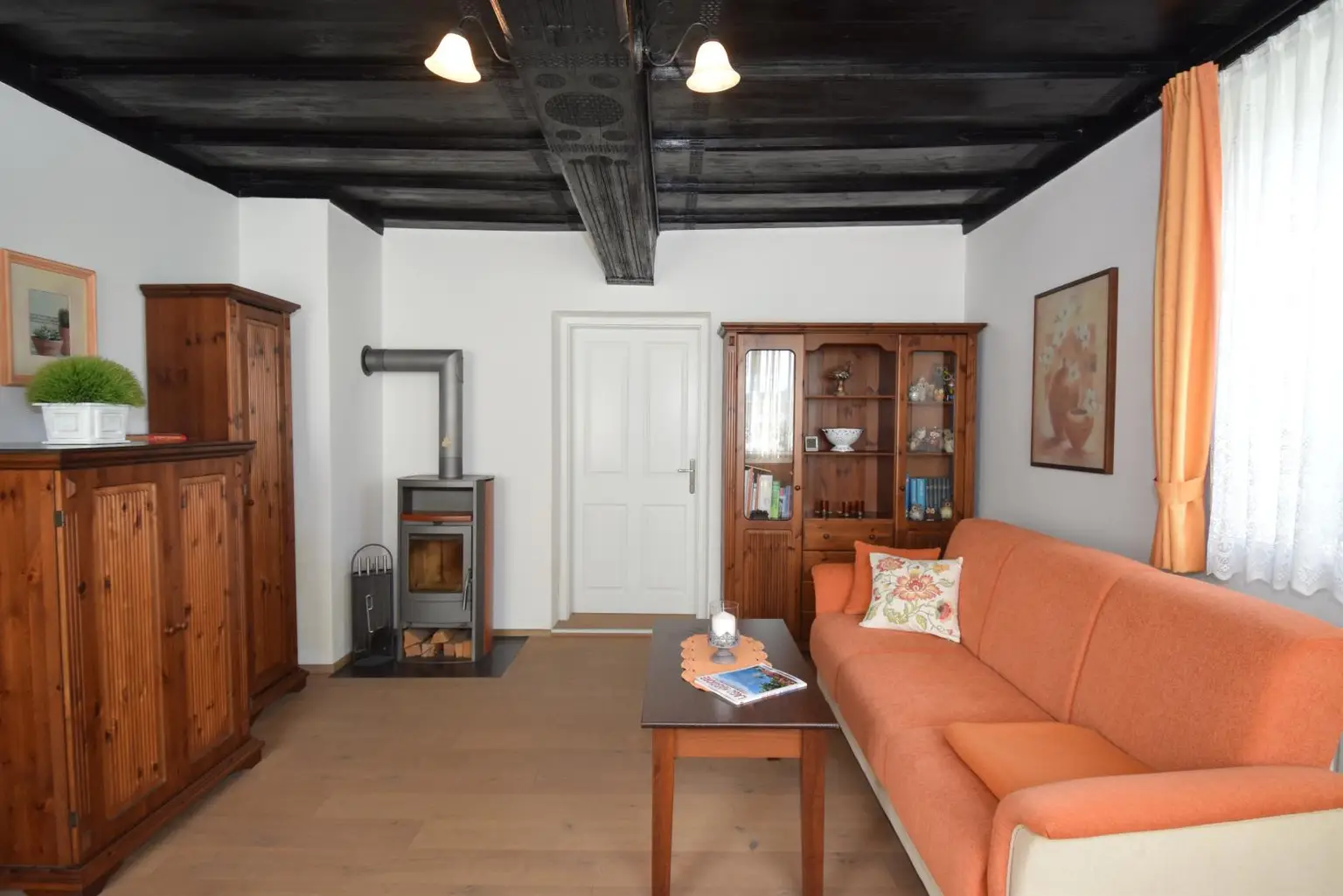 Holzofen im Wohnzimmer