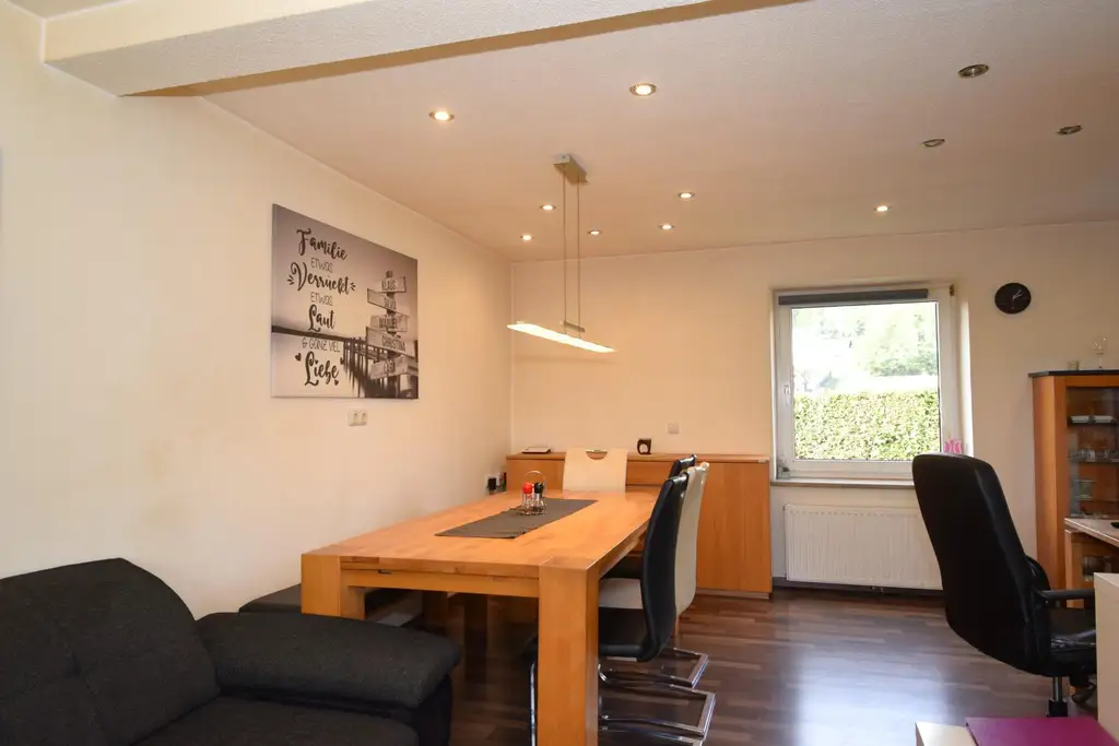 Geräumiges Haus mit Garten und Pool