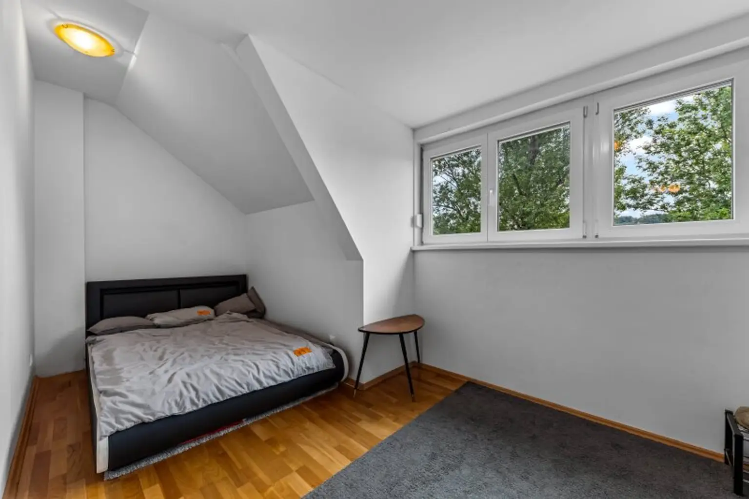 Charmante 3-Zimmer-Dachgeschosswohnung mit Terrasse und Bergblick in Klagenfurt!