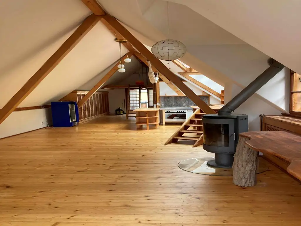 LOFTARTIGE WOHNUNG IM GRÜNEN NAHE DER WIENER STADTGRENZE