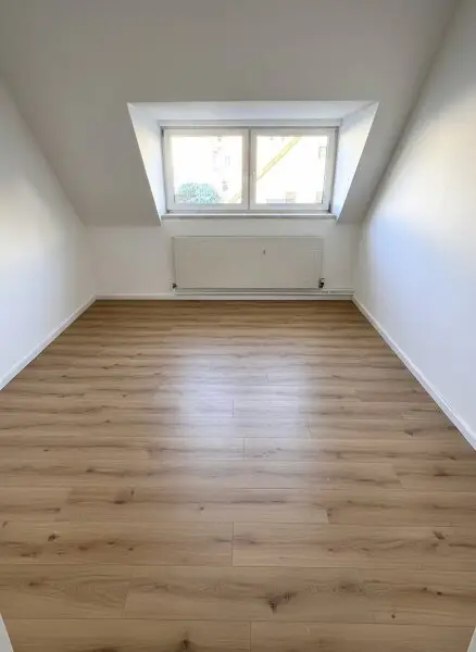 Wohnzimmer mit Einbauküche