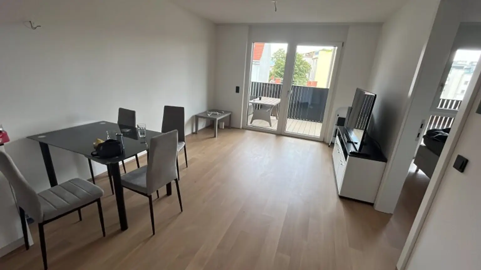 Pauschalmiete inklusive Warmwasser, Heizung & Kühlung - Moderne 2-Zimmer-Wohnung mit großzügigem Balkon und stilvoller Ausstattung