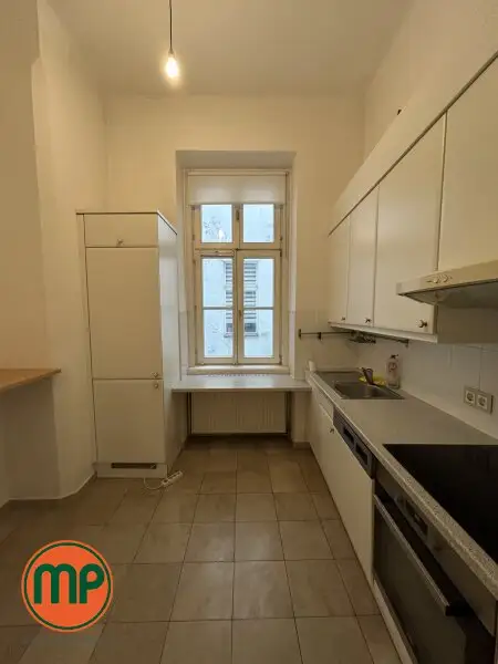 Beste Lage trifft Altbaucharme - 2 Zimmerwohnung am Schwarzenbergplatz