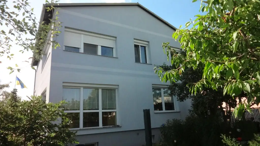 Einfamilienhaus mit vielen Zimmern in ruhiger Lage !