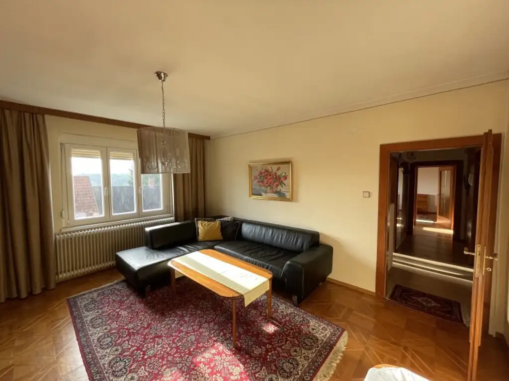 GROSSZÜGIGES ANWESEN MIT WOHNHAUS -- WUNDERSCHÖNER INNENHOF UND GROSSER GARTEN -- 1.315 m²!