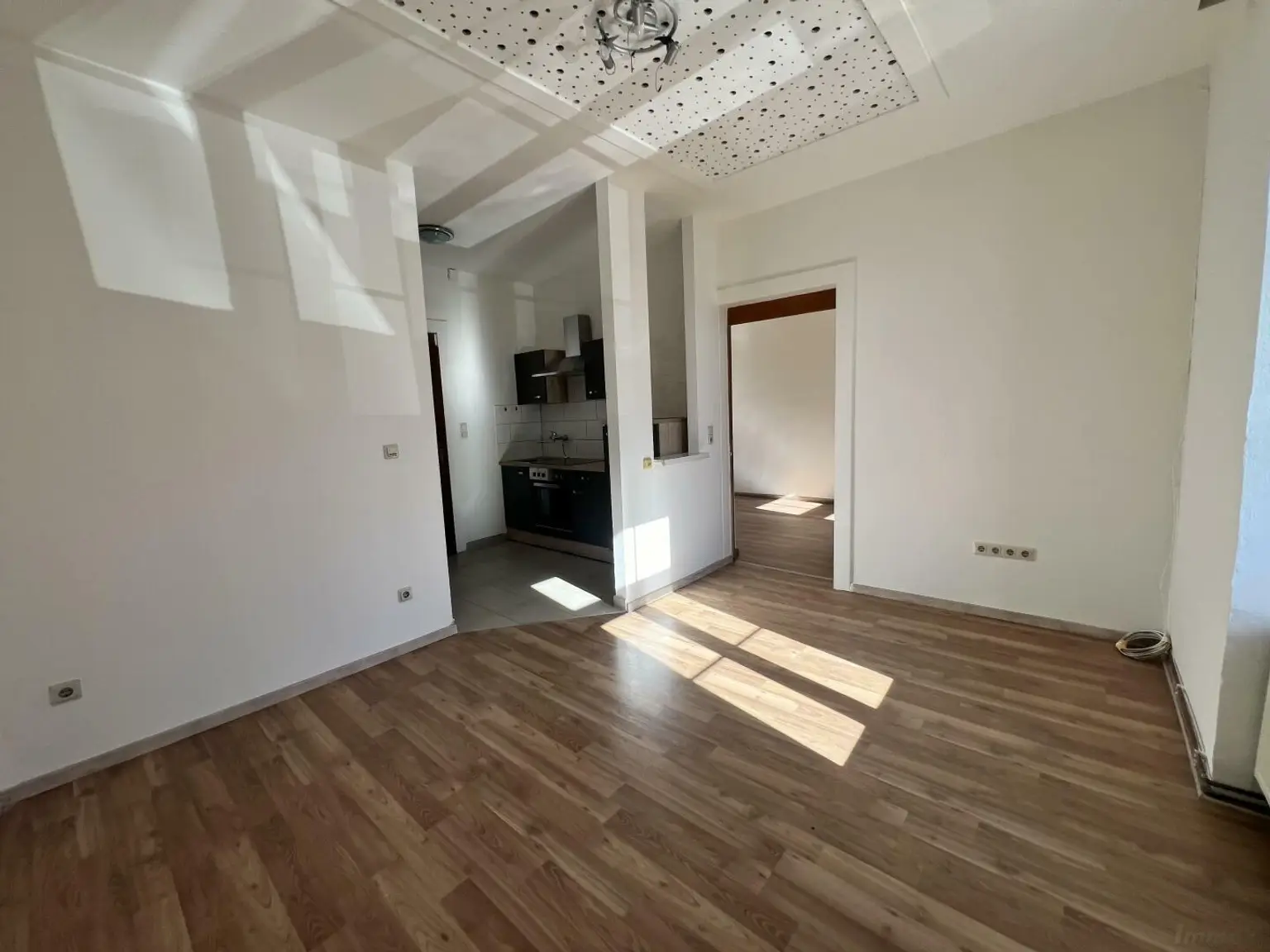 Bei XXX-Lutz, Wohnung mit Wohn-Essküche und 1 Zimmer ++Videorundgang++