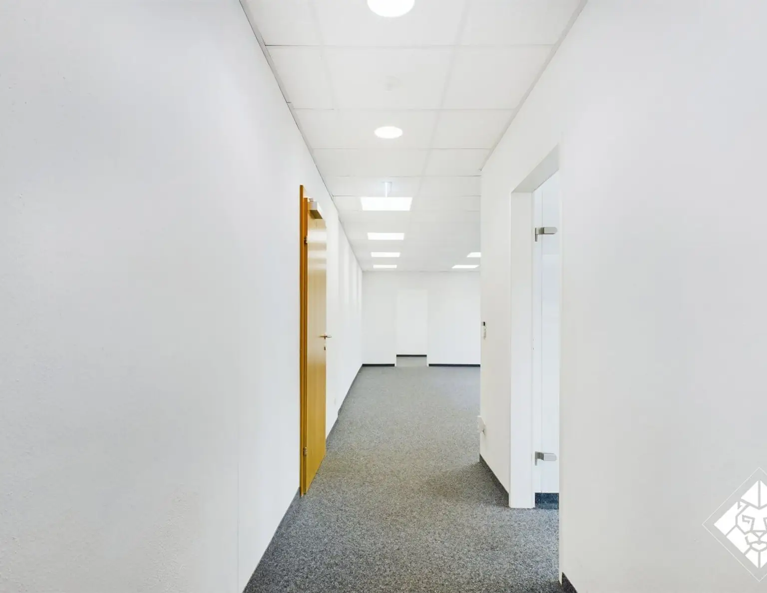 Moderne Gewerbefläche: Flexibles Büro, Praxis oder Lagerraum in Top-Lage