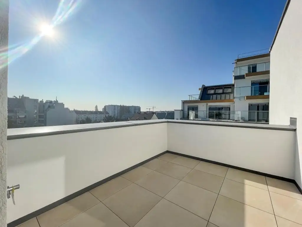 Luxus Penthouse mit Outdoor-Jacuzzi wird komplett möbliert vermietet // Luxury penthouse with outdoor Jacuzzi available for rent, fully furnished //