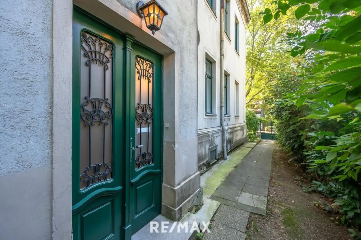 WOHNUNG IN ALTBAU-VILLA | EIGENGARTEN | SANIERUNGSBEDÜRFTIGES JUWEL