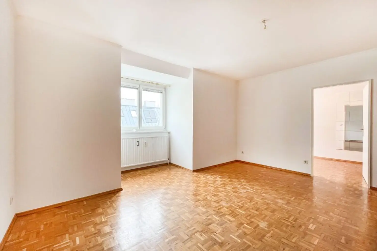 Gut vermietbare DG-Wohnung nahe Hütteldorfer Straße mit Parkplatz