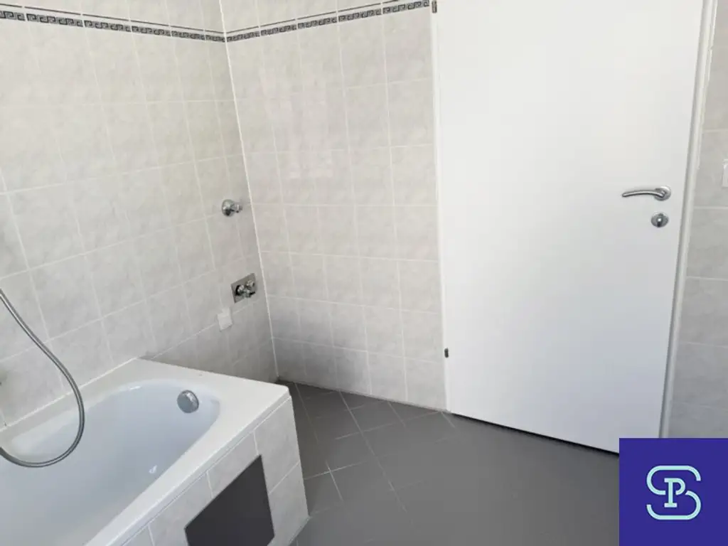 Sonnige 52m² DG-Wohnung mit Einbauküche Nahe U6 - 1170 Wien