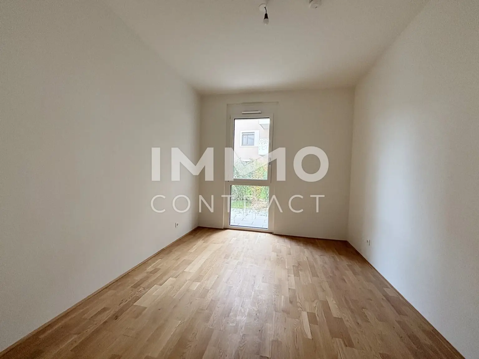 4C0DD52F-ADD3-44B3-AA56-125FB33B078A