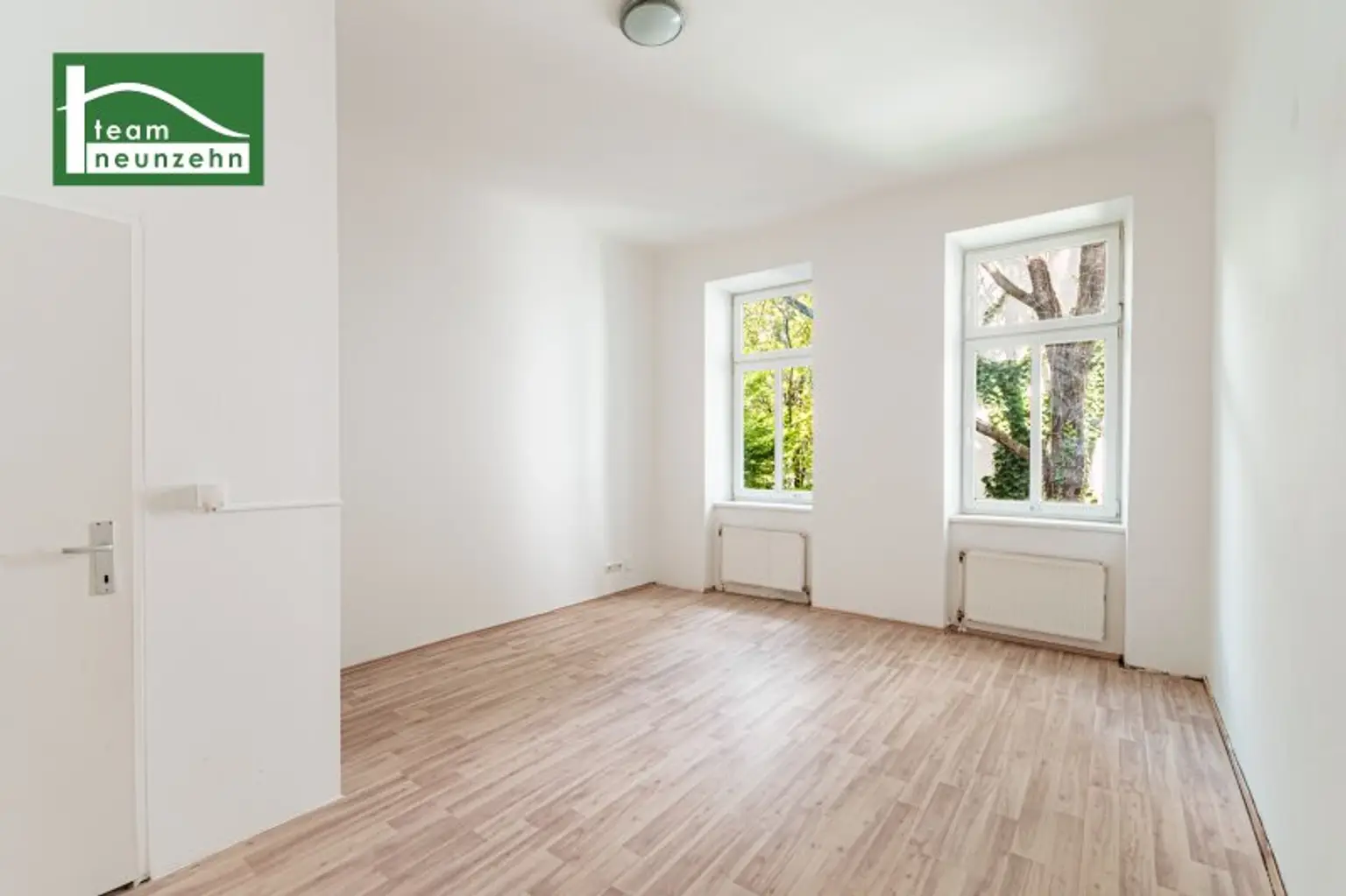 Ideal WG geeignet! Innenhof gerichtete Altbau-Wohnung nahe U4 und U6 in Sechshaus!