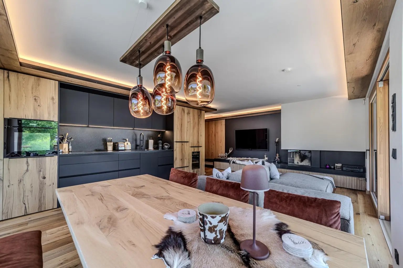 offenes Wohnen/Essen/Kochen mit Kamin